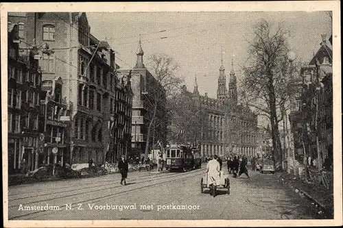 Ak Amsterdam Nordholland Niederlande, Voorburgwal met postkantoor, Straßenbahn
