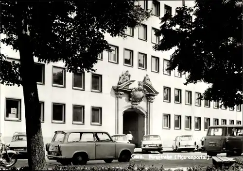 Ak Gera in Thüringen, Burgstraße, Figurenportal, Autos