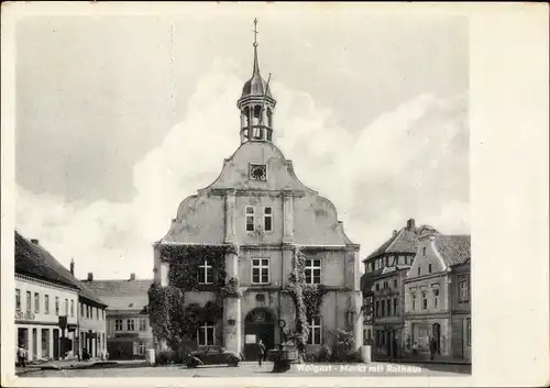 Ak Wolgast in Mecklenburg Vorpommern, Markt m. Rathaus, Läden