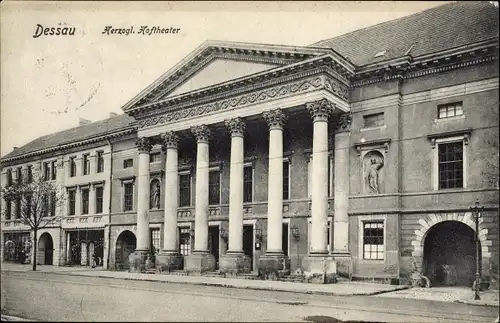 Ak Dessau in Sachsen Anhalt, Herzogl. Hoftheater