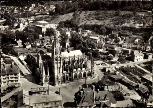 Ak Caudebec en Caux Seine Maritime, Vue aérienne, L'Eglise