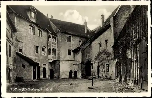 Ak Roßlau an der Elbe Sachsen Anhalt, Burghof