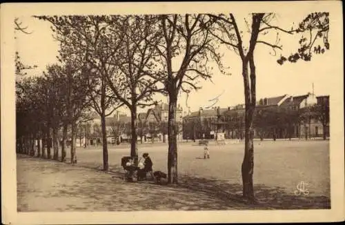 Ak Poissy Yvelines, Place de la Republique