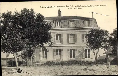 Ak Villeblevin Yonne, Les Colonies Scolaires XII Arrondissement, Cour Intérieure