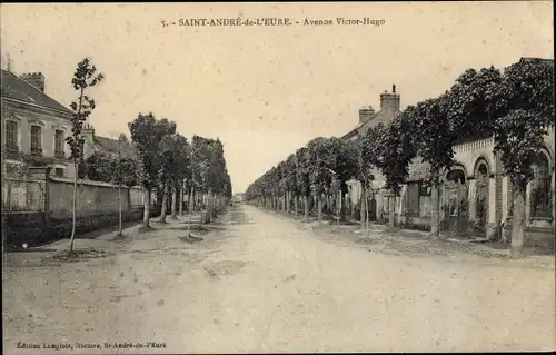 Ak Saint André de l'Eure Eure, Avenue Victor Hugo, Allee