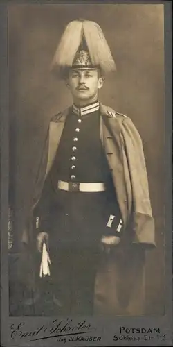 CdV Deutscher Soldat in Uniform, Mantel, Paradehelm, Portrait