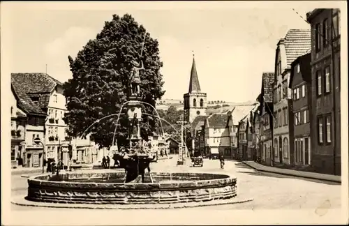 Ak Vacha in der Rhön Thüringen, Marktplatz, Springbrunnen