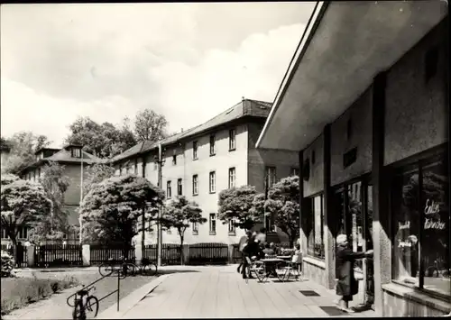 Ak Neudietendorf in Thüringen, Blick zur Oberschule, Geschäft