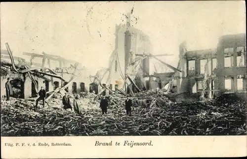 Ak Feijenoord, Rotterdam, Südholland, Niederlande, Brand, zerstörtes Gebäude