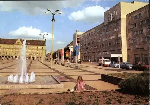 Ak Neubrandenburg in Mecklenburg, Karl-Marx-Platz, Hotel Vier Tore