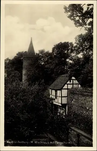 Ak Neubrandenburg in Mecklenburg, M. Wieckhaus mit Fangelturm