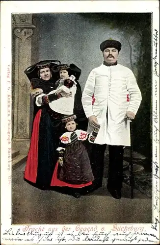 Ak Bückeburg im Kreis Schaumburg, Familienportrait in Tracht