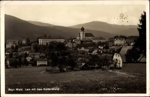 Ak Lam im Bayerischen Wald Oberpfalz, Gesamtansicht mit dem Kaitersberg