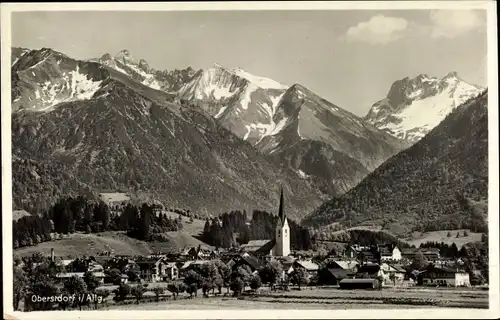 Ak Oberstdorf im Oberallgäu, Gesamtansicht, Kirche, Berge