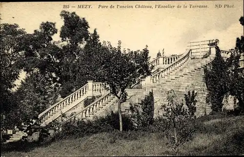 Ak Mézy-sur-Seine Yvelines, Parc de l'ancien Chateau, l'Escalier de la Terrasse