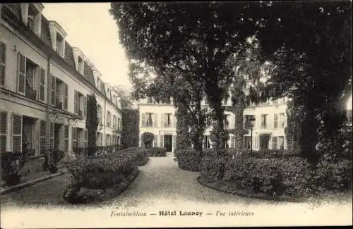 Ak Fontainebleau Seine et Marne, Hôtel Launoy, la cour intérieure