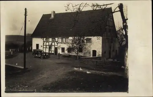 Foto Ak Barmen Wuppertal in Nordrhein Westfalen, Partie an einem Bauernhaus, Auto