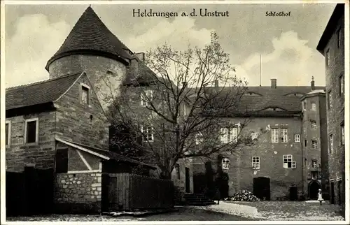 Ak Heldrungen im Kyffhäuserkreis Thüringen, Schlosshof