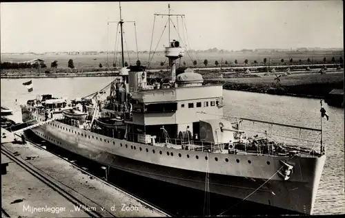 Ak Niederländisches Kriegsschiff, Mijnenlegger Willem v.d. Zaan, im Hafen
