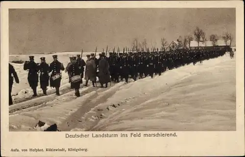 Ak Deutsche Soldaten in Uniformen, Deutscher Landsturm ins Feld marschierend, I. WK