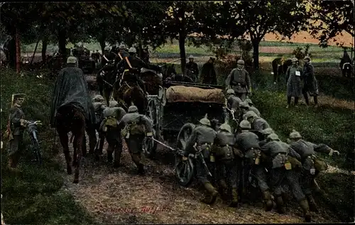 Ak Deutsche Soldaten beim Marschieren, Kriegsausmarsch, I. WK