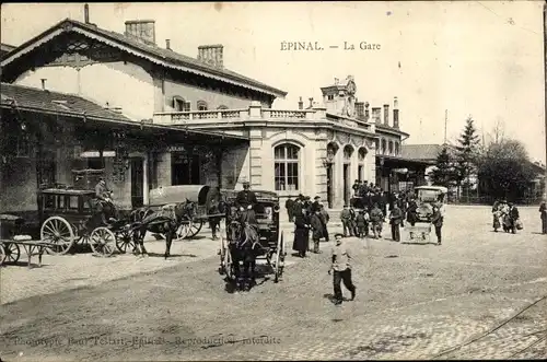 Ak Épinal Lothringen Vosges, La Gare, Kutsche