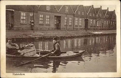 Ak Volendam Nordholland Niederlande, Ruderboot mit zwei Personen, Kanal