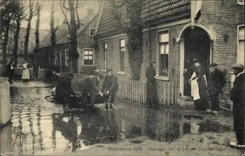 Ak Nordholland Niederlande, Watersnood 1916, Bezorgen van de post