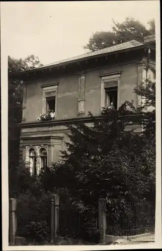 Foto Ak Weimar in Thüringen, Bewohner an dnn Fenstern