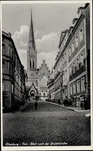 Ak Altenburg in Thüringen, Straßenpartie mit Blick zur Brüderkirche