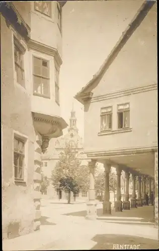 Foto Ak Arnstadt in Thüringen, Säulengang, Straßenpartie