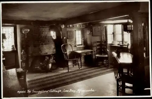 Foto Ak Ilfracombe Devon, The Smugglers Cottage, Lee Bay