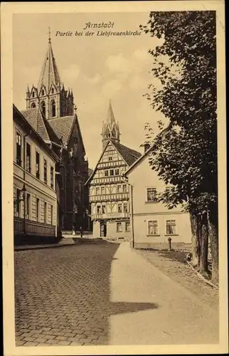 Ak Arnstadt in Thüringen, Partie bei der Liebfrauenkirche