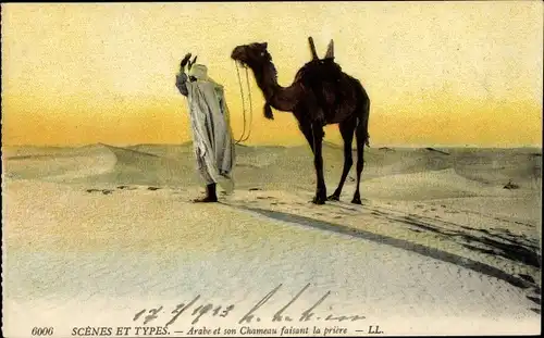 Ak Scenes et Types, La Priere au Desert, betender Araber, Kamel, Maghreb