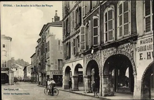 Ak Épinal Lothringen Vosges, Les Arcades de la Place des Vosges