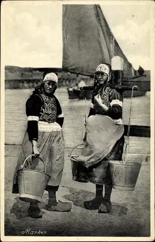 Ak Marken Nordholland Niederlande, Wasserträgerinnen, Klederdrachten