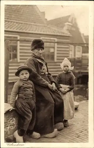 Ak Volendam Nordholland Niederlande, Kinder, Klederdrachten