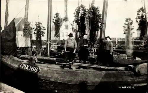 Ak Marken Nordholland, Schiff MK166, Ortsbewohner