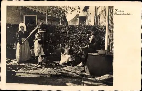 Ak Huizen Nordholland Niederlande, Klederdrachten, Familie in Trachten