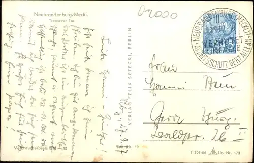 Ak Neubrandenburg in Mecklenburg, Treptower Tor