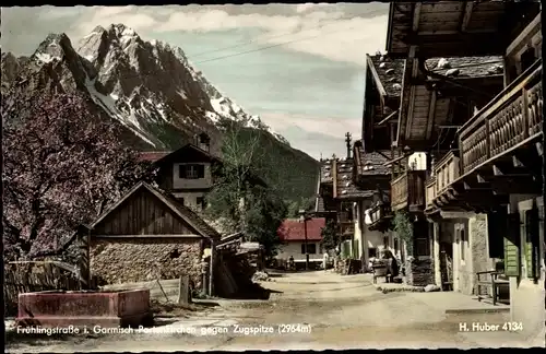 Ak Garmisch Partenkirchen in Oberbayern, Frühlingstraße, Zugspitze