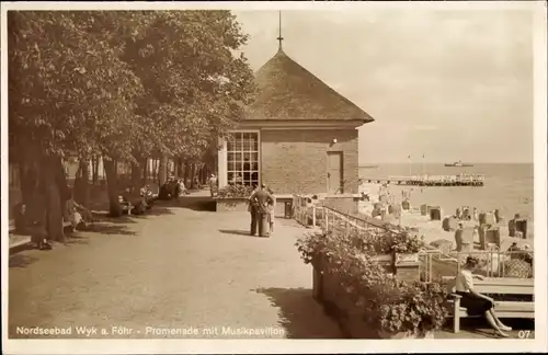 Ak Wyk auf Föhr Nordfriesland, Promenade mit Musikpavillon