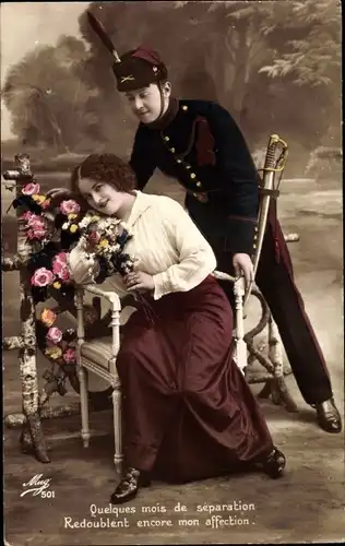 Ak Französischer Soldat mit geliebter Frau, Blumen, Quelques mois de separation