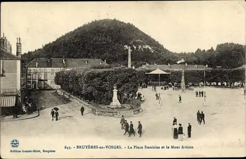 Ak Bruyères Vosges, La Place Stanislas et le Mont Avison