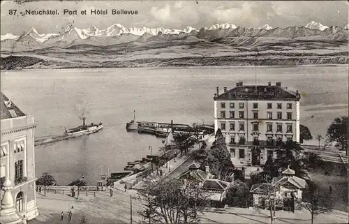 Ak Neuchâtel Neuenburg Stadt, Port et Hotel Bellevue, See, Hafen, Gebäude, Berge im Hintergrund