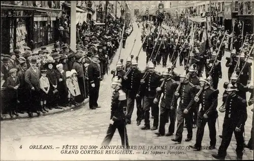 Ak Orleans Loiret, 500 Anniversaire de Jeanne d'Arc, grand cortége religieux, les Sapeurs Pompiers