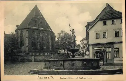 Ak Arnstadt in Thüringen, Bonifaciuskirche und Hopfenbrunnen