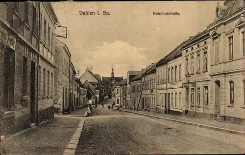 Ak Dahlen im Kreis Nordsachsen, Blick in die Bahnhofstraße, Schuhmacher Freitag