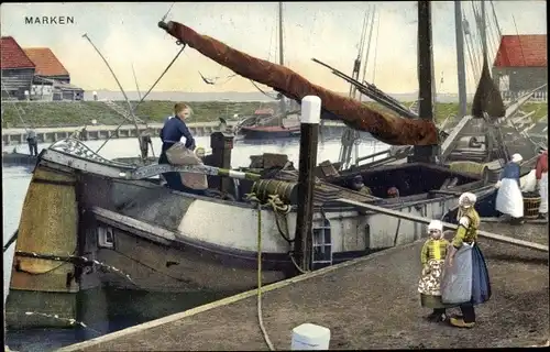 Ak Marken Nordholland, Personen vor und auf einem Frachter