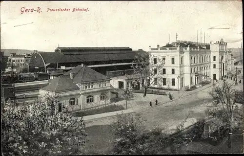 Ak Gera Reuß in Thüringen, Straßenpartie mit Blick auf den Preußischen Bahnhof, Eingangsgebäude